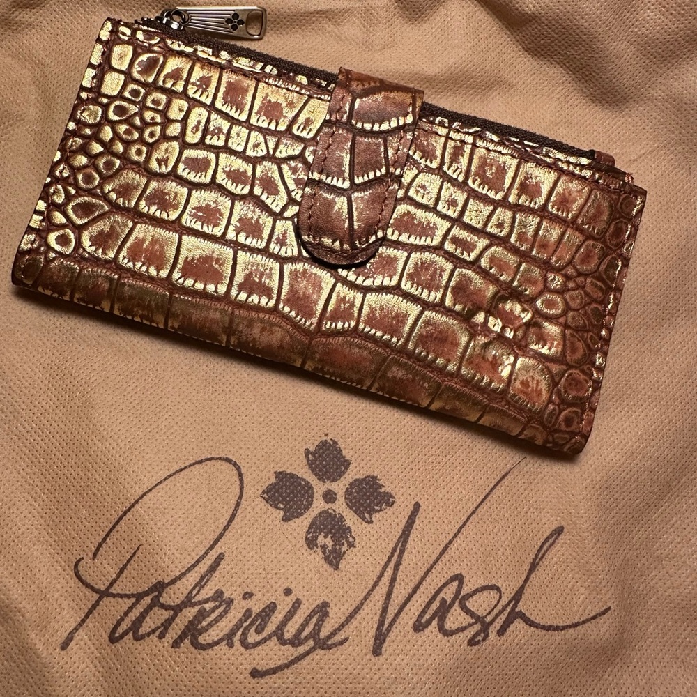 Patricia Nash Gold Metallic Nazari Wallet - NWOT - RFID protected